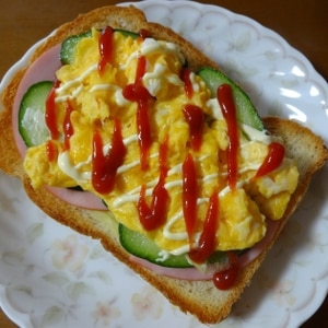 朝食☆ハムチーズとふわふわ卵のトースト